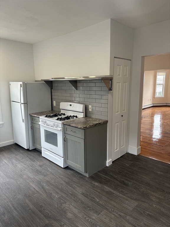 3 bed, 1 bath apartment for rent at 16 Mason St Unit 2, Salem — photo 4 of 15