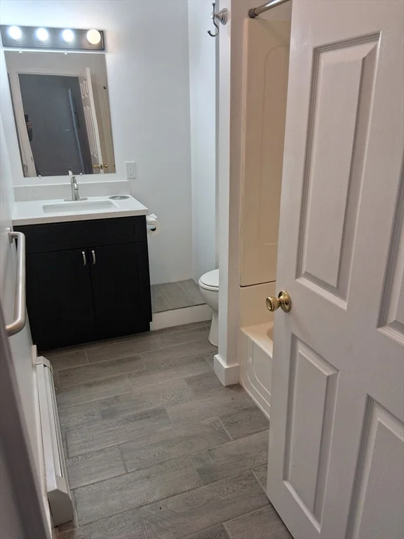 3 bed, 1 bath apartment for rent at 16 Mason St Unit 3, Glenwood — photo 2 of 16
