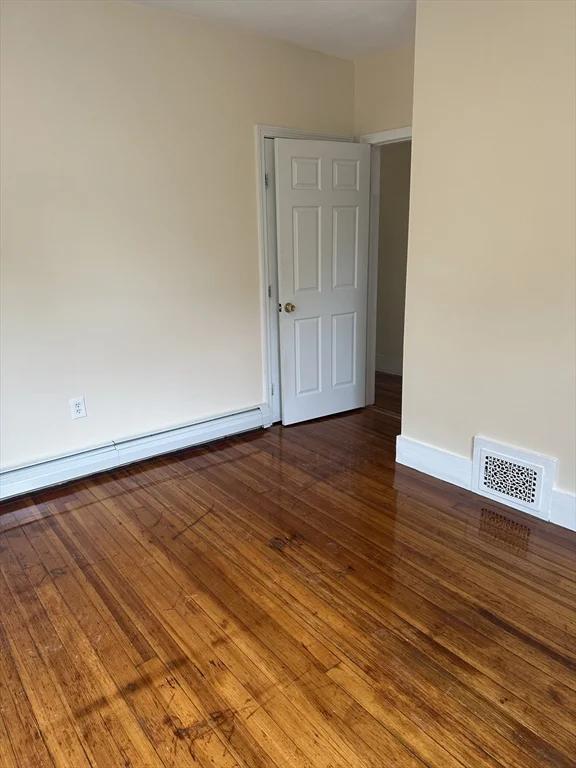 3 bed, 1 bath apartment for rent at 16 Mason St Unit 3, Glenwood — photo 11 of 16