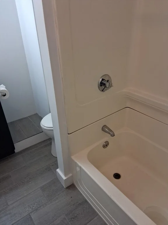 3 bed, 1 bath apartment for rent at 16 Mason St Unit 3, Glenwood — photo 3 of 16