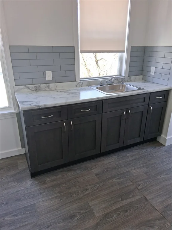 3 bed, 1 bath apartment for rent at 16 Mason St Unit 3, Glenwood — photo 4 of 16