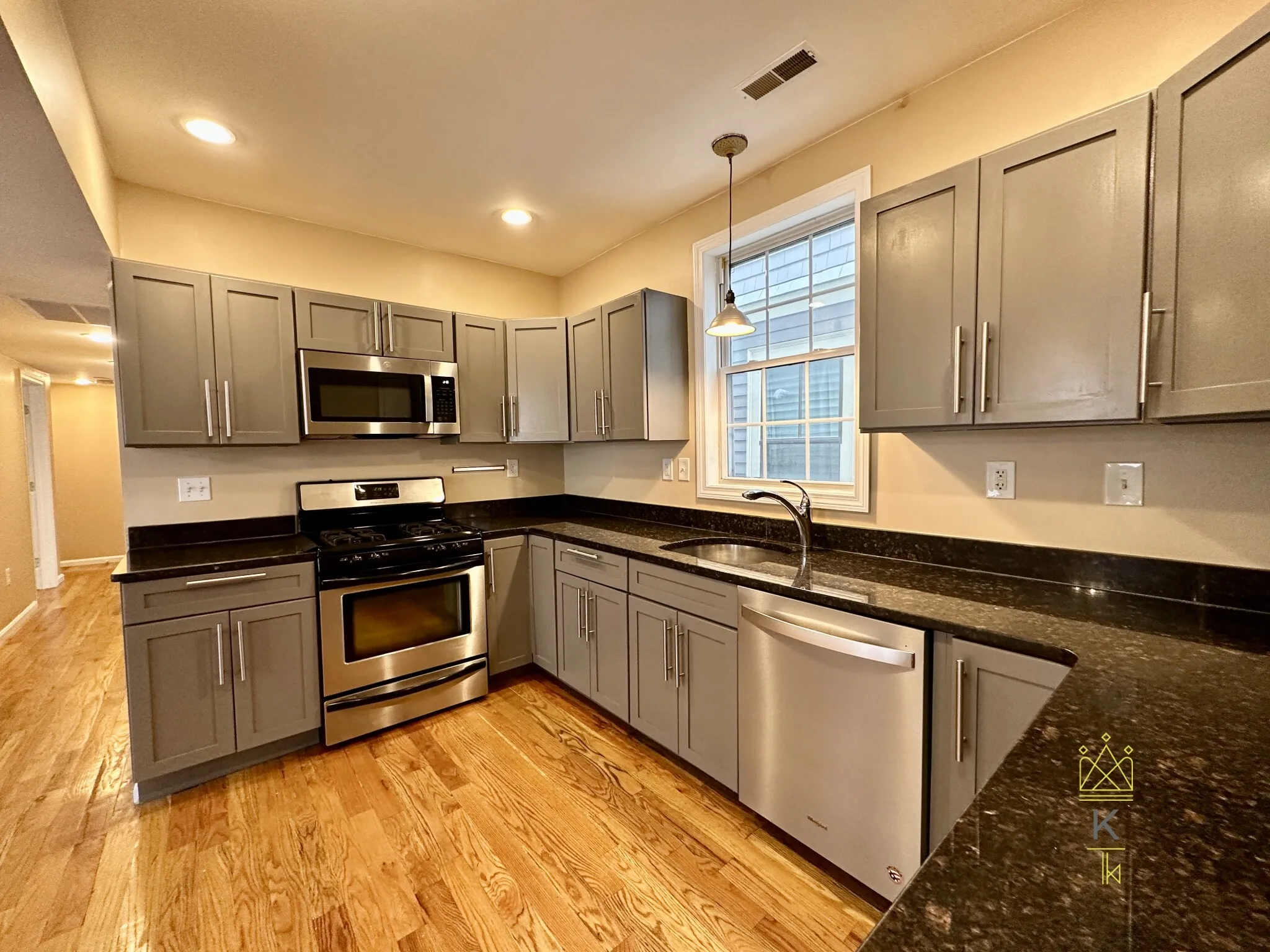 2 bed, 2 bath apartment for rent at 16 Melbourne St Unit 1, Dorchester — photo 2 of 16