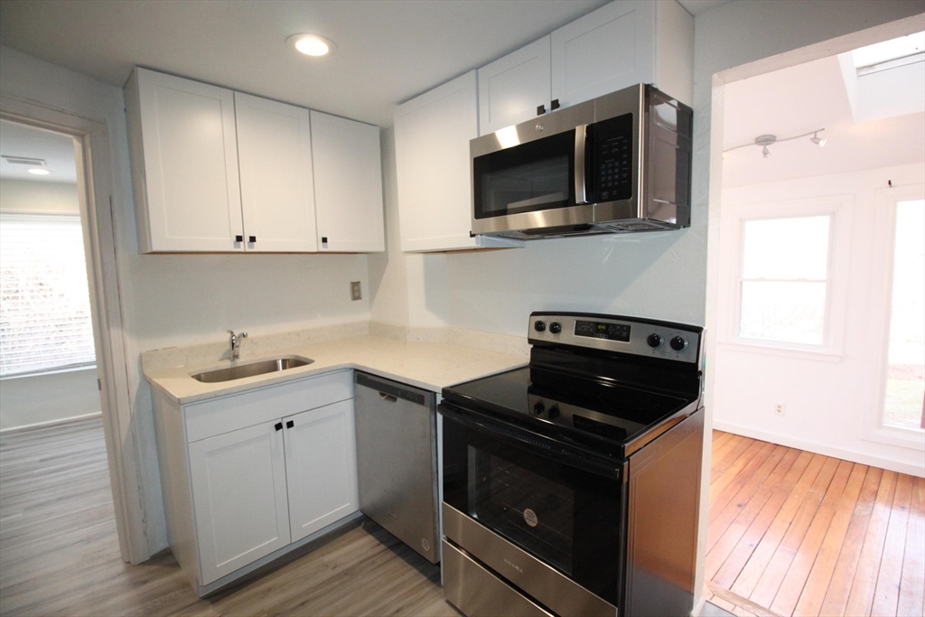 2 bed, 1 bath apartment for rent at 16 Middlesex St Unit 11, Chelmsford — photo 4 of 20