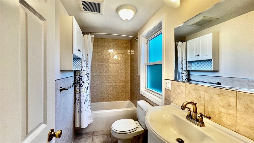 4 bed, 2 bath apartment for rent at 16 Miller Stile Rd Unit 2, Quincy Center — photo 19 of 20