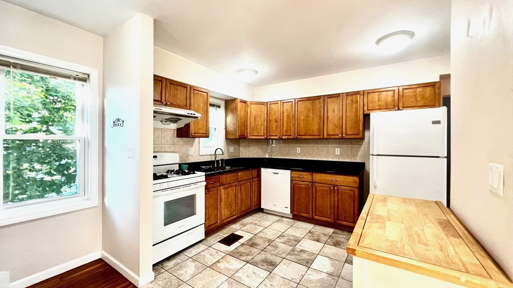 4 bed, 2 bath apartment for rent at 16 Miller Stile Rd Unit 2, Quincy Center — photo 14 of 20