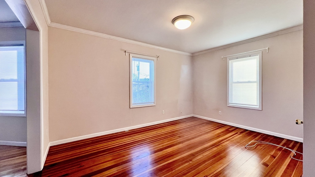 4 bed, 2 bath apartment for rent at 16 Miller Stile Rd Unit 2, Quincy Center — photo 2 of 20
