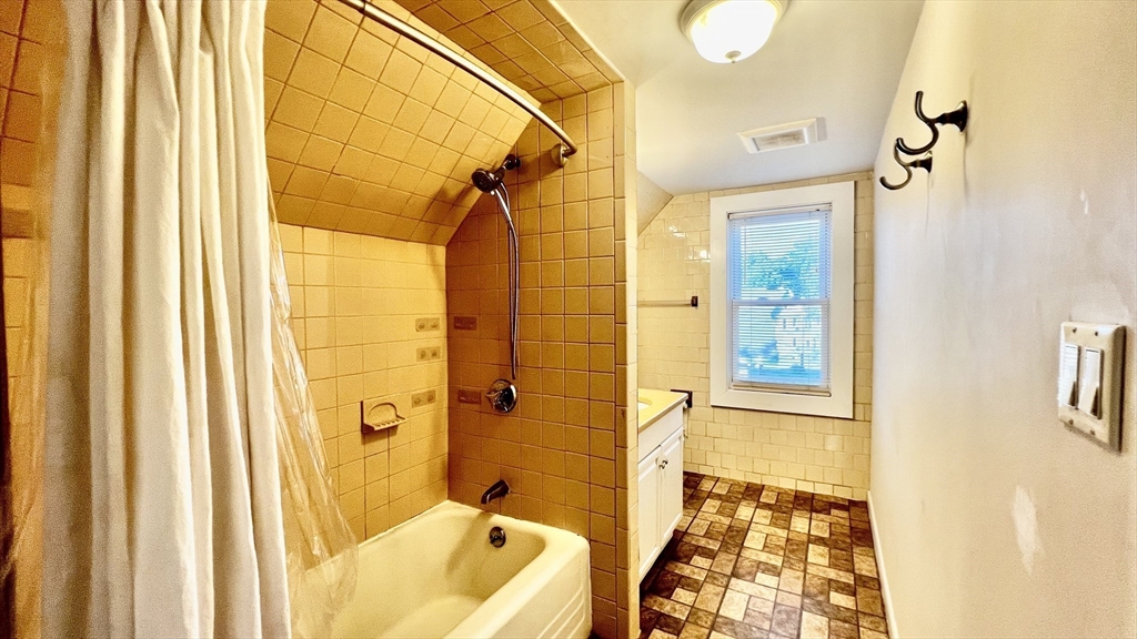 4 bed, 2 bath apartment for rent at 16 Miller Stile Rd Unit 2, Quincy Center — photo 20 of 20