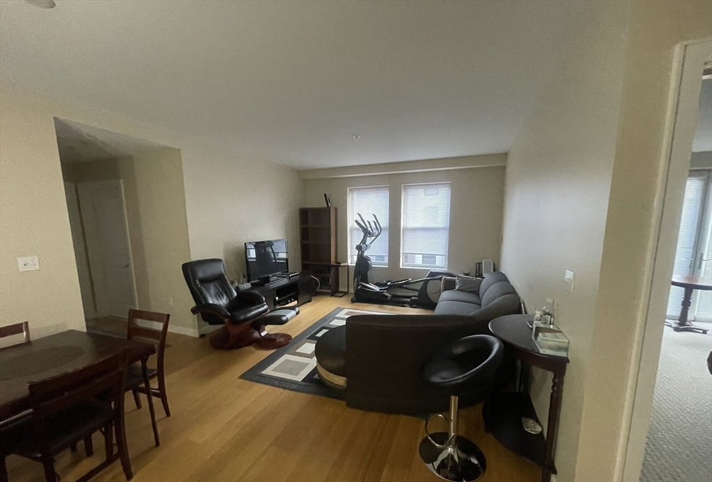 2 bed, 2 bath apartment for rent at 16 Miner St Unit 402, Fenway — photo 3 of 10