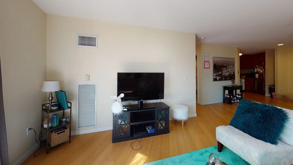 2 bed, 1 bath apartment for rent at 16 Miner Unit 607, Fenway — photo 4 of 10