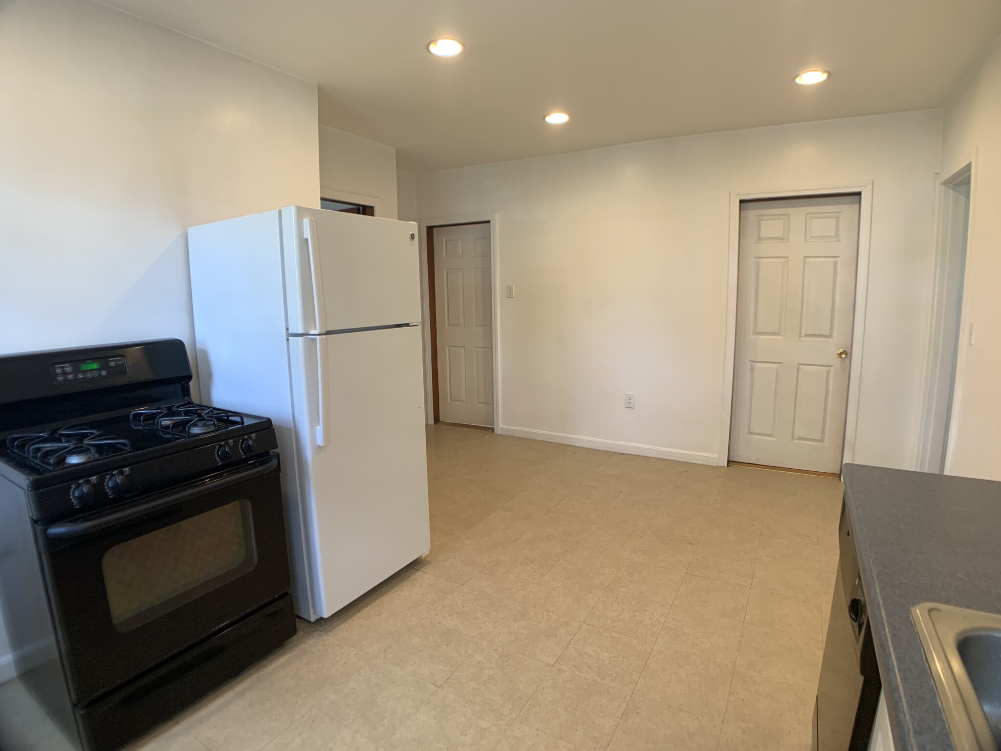 2 bed, 1 bath apartment for rent at 16 Montgomery St Unit 2, North Cambridge — photo 19 of 40