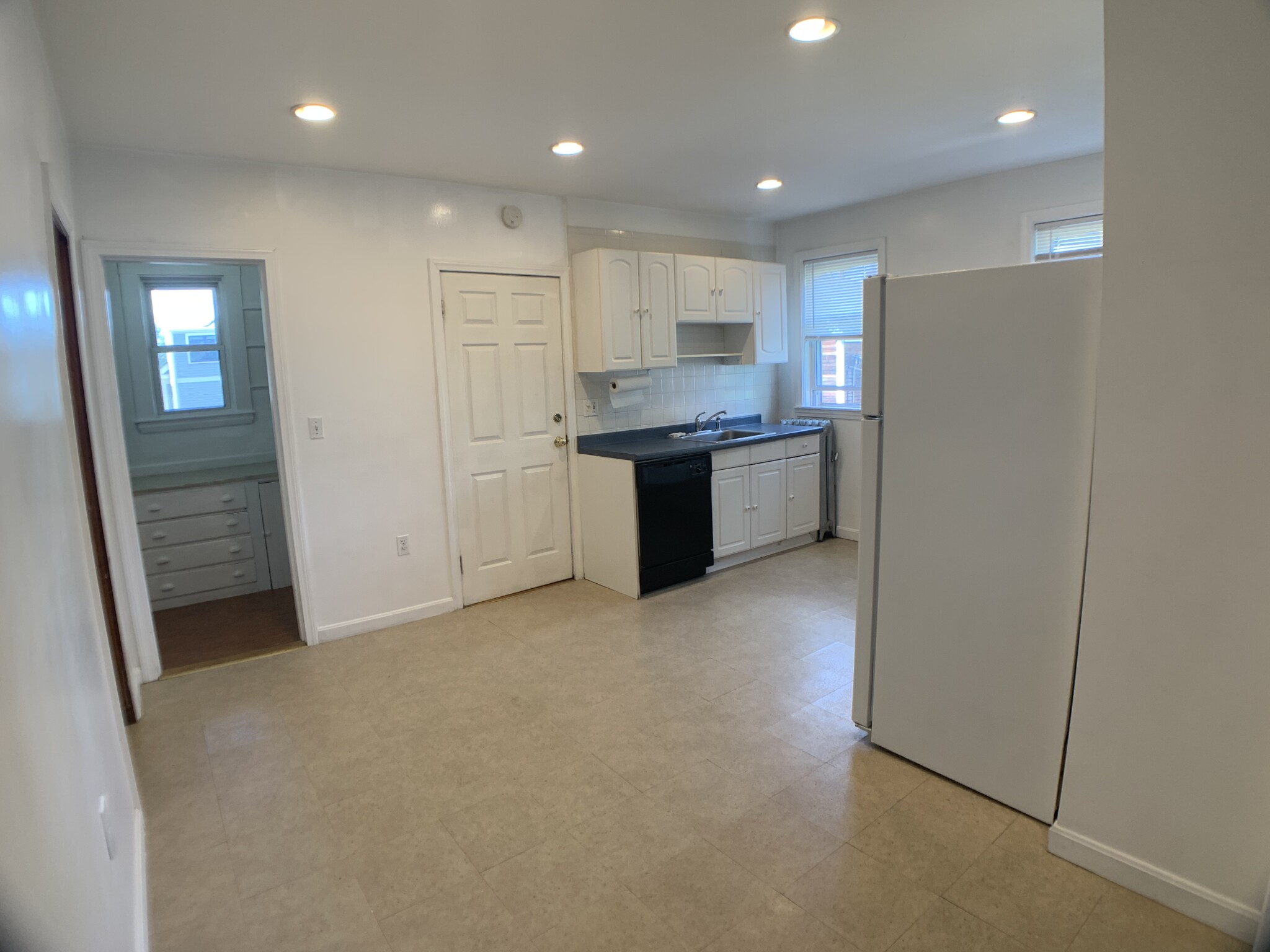 2 bed, 1 bath apartment for rent at 16 Montgomery St Unit 2, North Cambridge — photo 16 of 40
