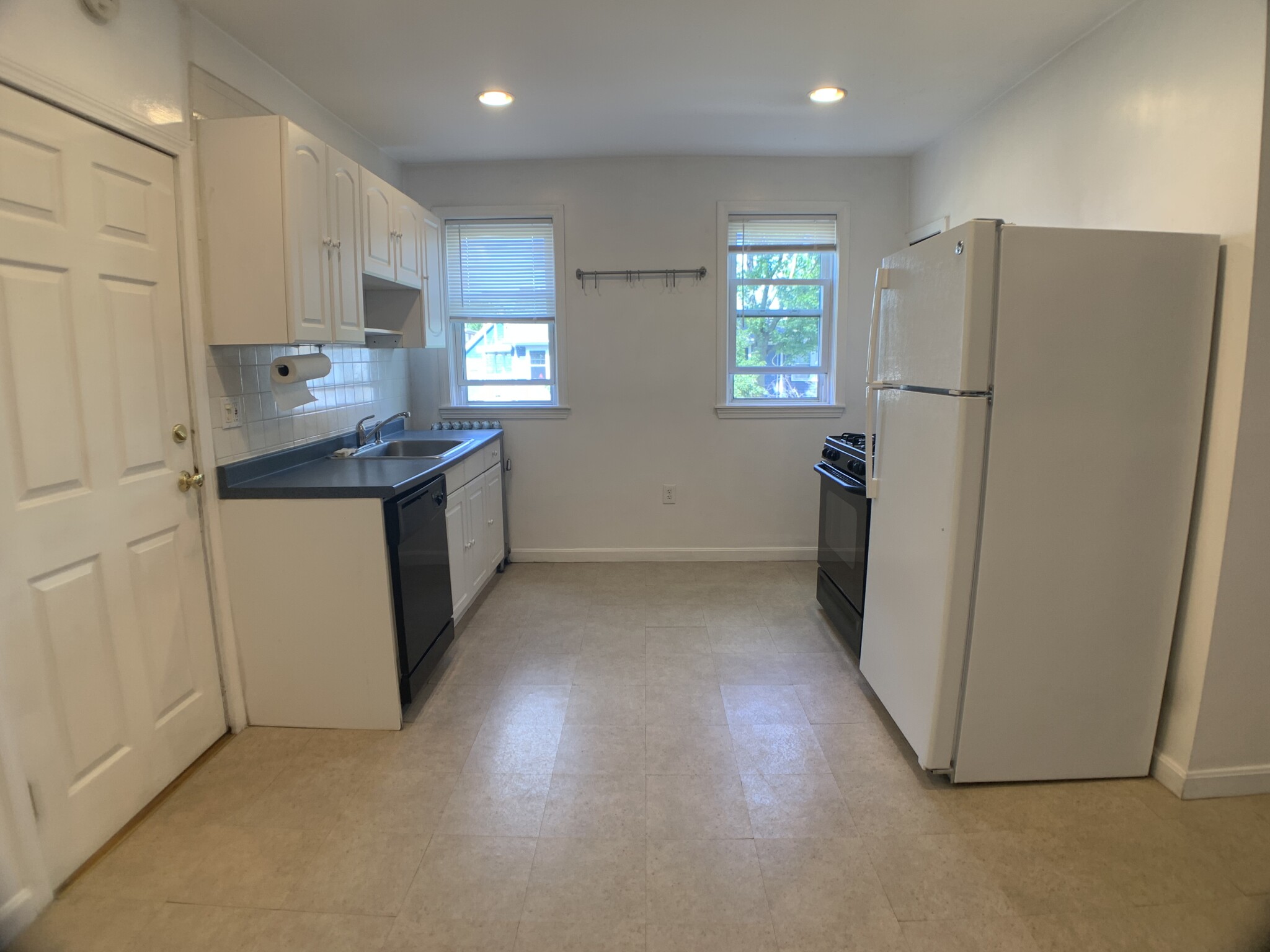 2 bed, 1 bath apartment for rent at 16 Montgomery St Unit 2, North Cambridge — photo 7 of 40