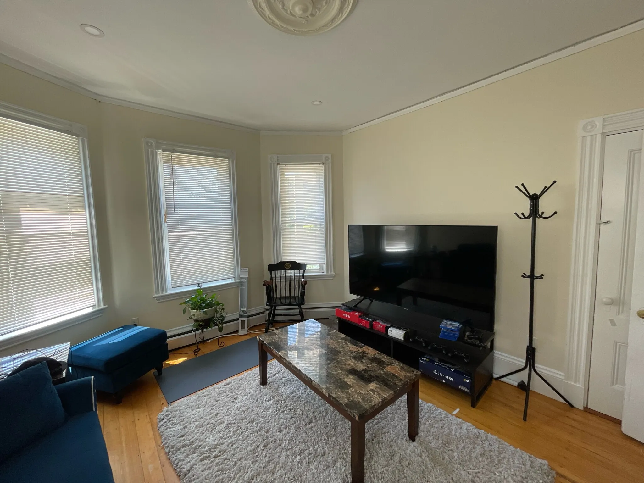 2 bed, 1 bath apartment for rent at 16 Mount Calvary Rd Unit 1, Roslindale — photo 5 of 5