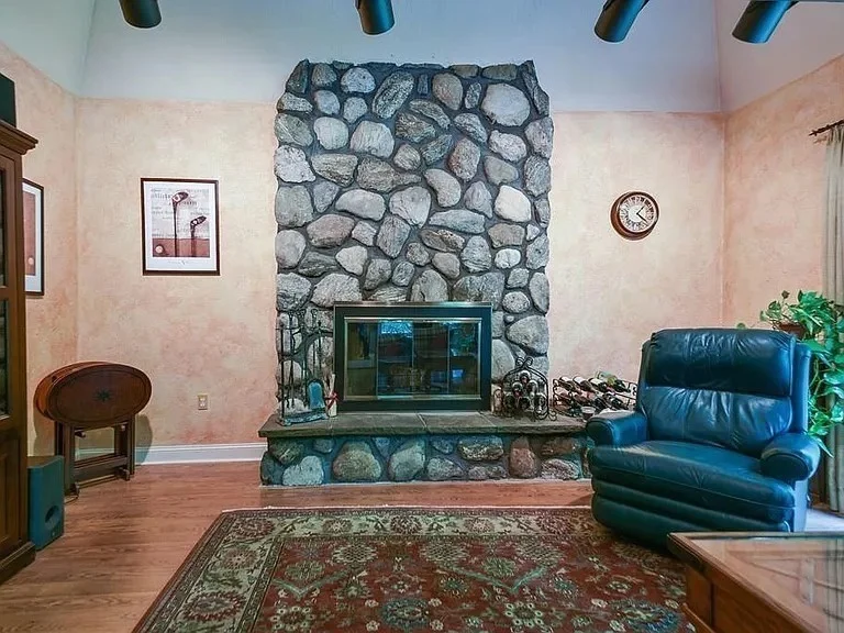 4 bed, 2 bath apartment for rent at 16 Munnings Dr Unit 16, Sudbury — photo 10 of 28