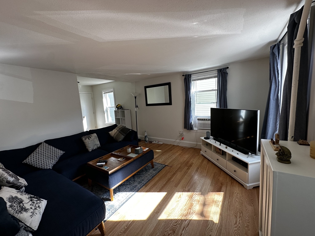 3 bed, 1 bath apartment for rent at 16 Nashua Unit 16, Magoun Square — photo 5 of 33