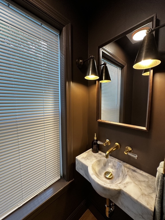 3 bed, 1 bath apartment for rent at 16 Nashua Unit 16, Magoun Square — photo 8 of 33