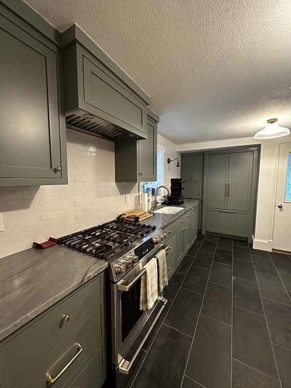 3 bed, 1 bath apartment for rent at 16 Nashua Unit 16, Magoun Square — photo 1 of 33