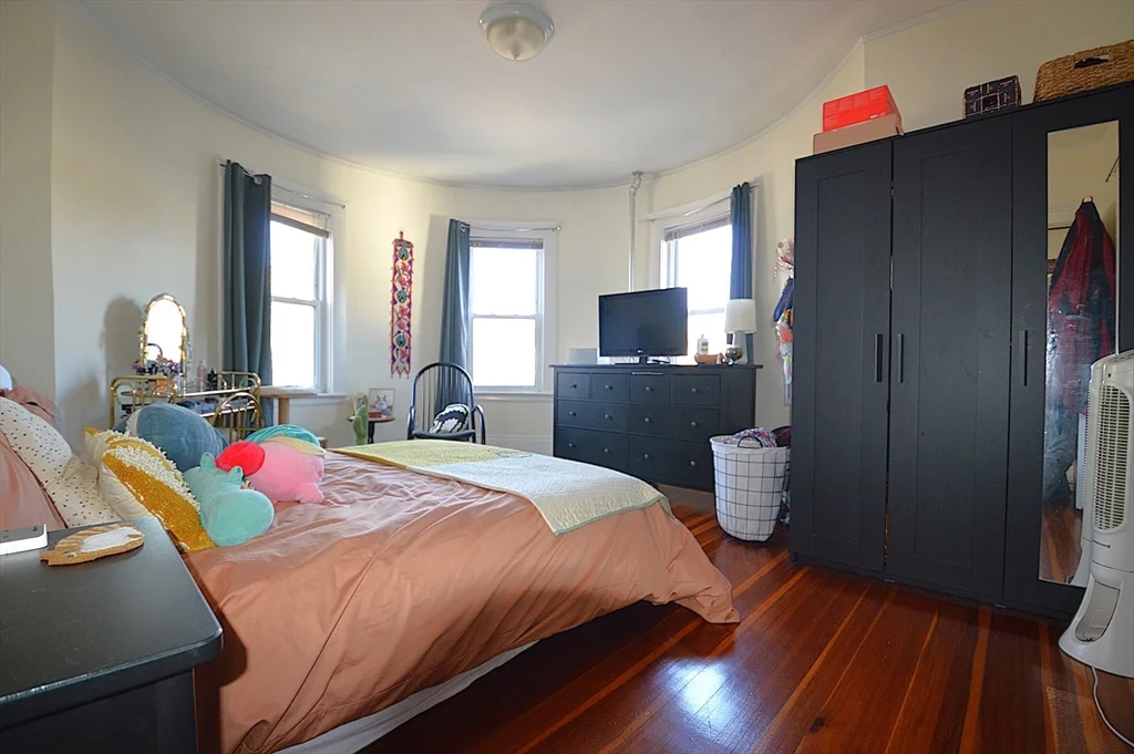 3 bed, 1 bath apartment for rent at 16 Nonantum Unit 2, Brighton — photo 10 of 19