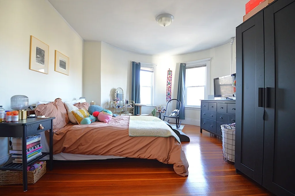 3 bed, 1 bath apartment for rent at 16 Nonantum Unit 2, Brighton — photo 9 of 19