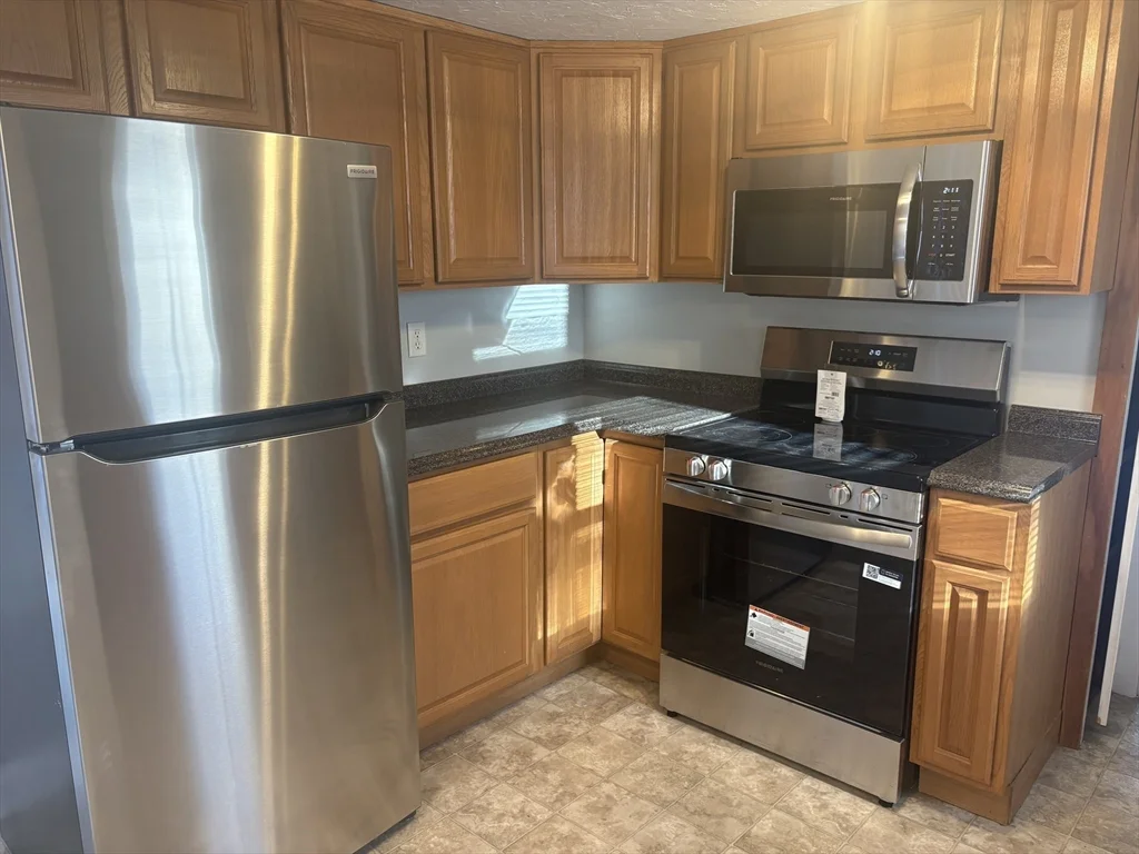 3 bed, 1 bath apartment for rent at 16 Orleans Rd, Weymouth — photo 5 of 13