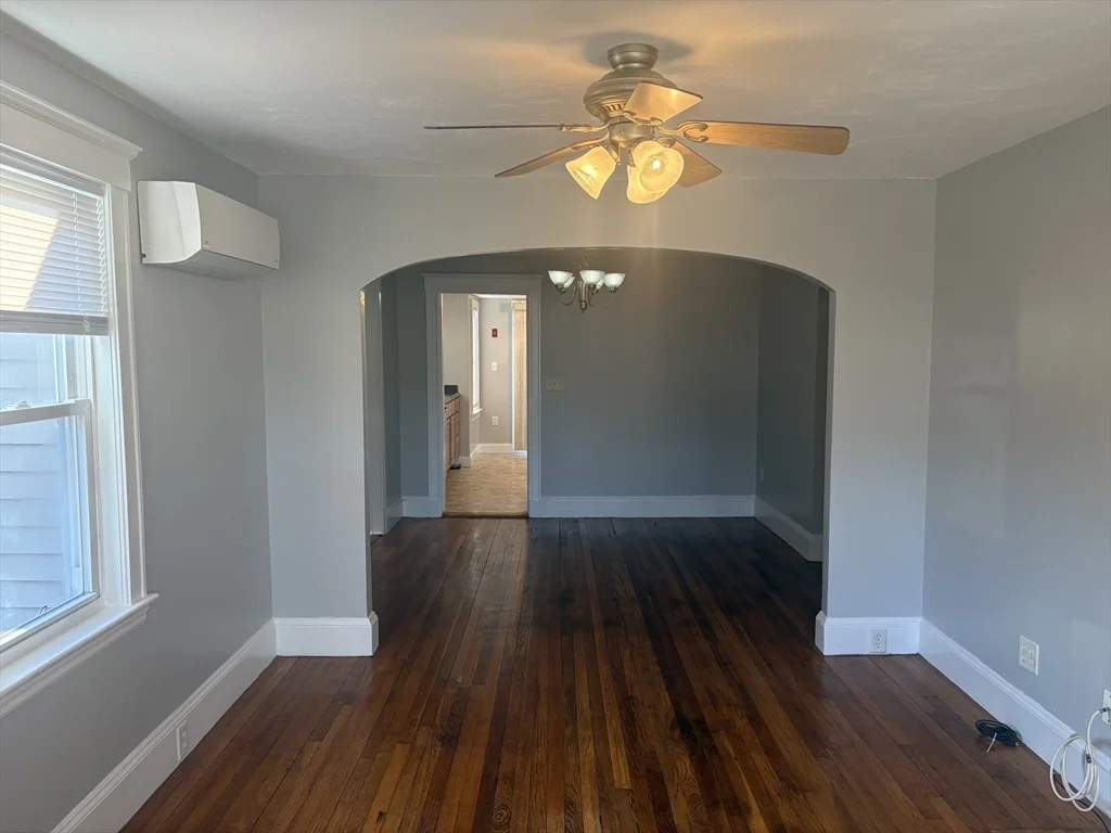 3 bed, 1 bath apartment for rent at 16 Orleans Rd, Weymouth — photo 4 of 13