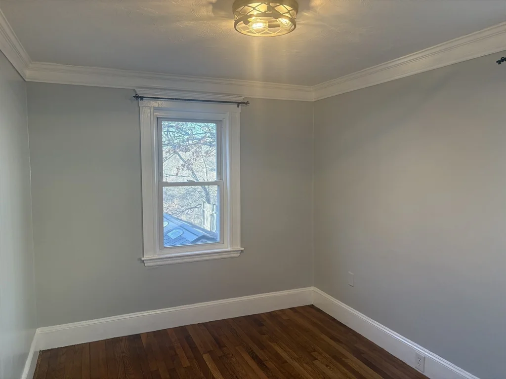 3 bed, 1 bath apartment for rent at 16 Orleans Rd, Weymouth — photo 9 of 13