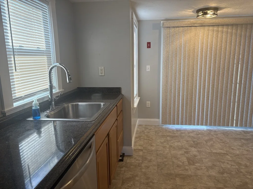 3 bed, 1 bath apartment for rent at 16 Orleans Rd, Weymouth — photo 6 of 13