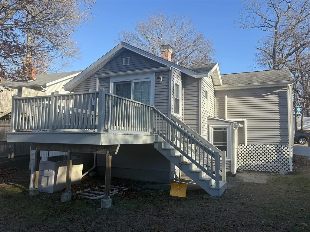 3 bed, 1 bath apartment for rent at 16 Orleans Rd, Weymouth — photo 3 of 13
