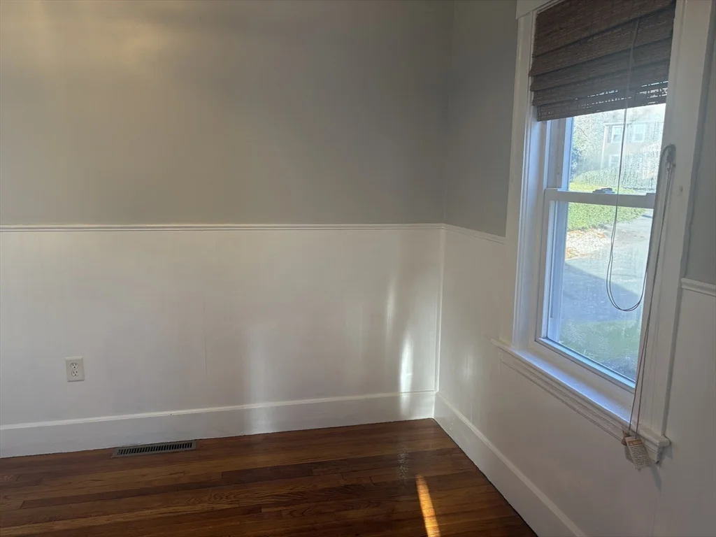 3 bed, 1 bath apartment for rent at 16 Orleans Rd, Weymouth — photo 10 of 13