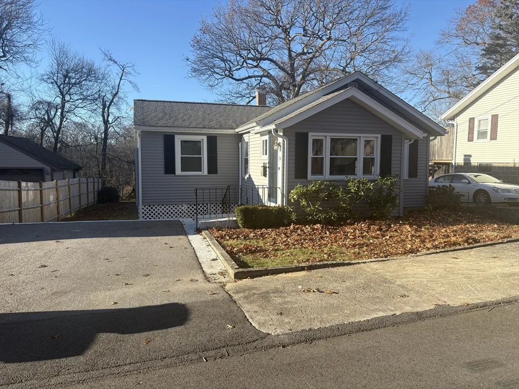 3 bed, 1 bath apartment for rent at 16 Orleans Rd, Weymouth — photo 2 of 13