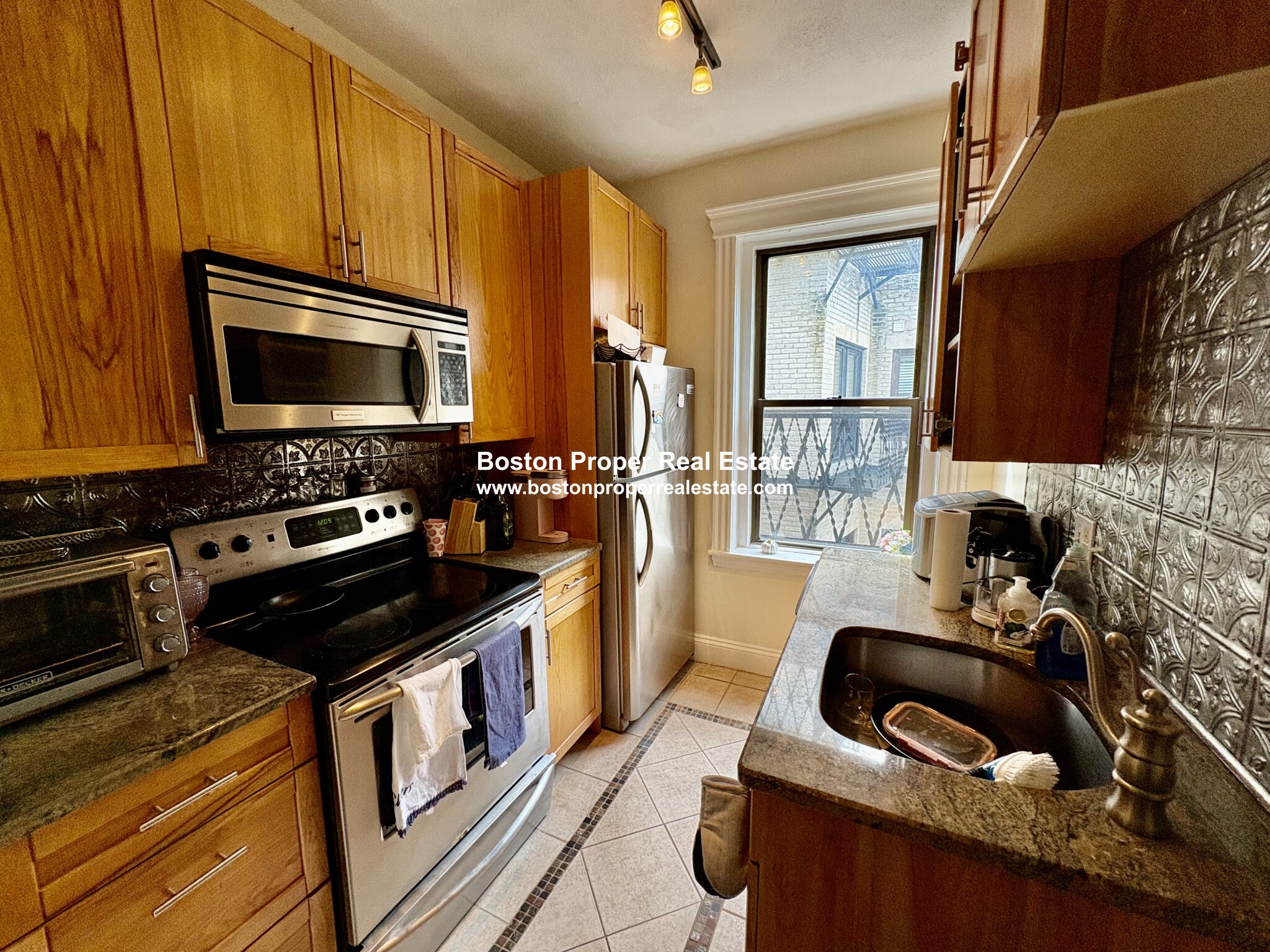 2 bed, 1 bath apartment for rent at 16 Park Dr Unit 105, Fenway — photo 3 of 8