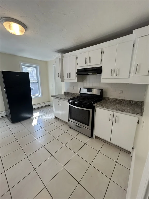 3 bed, 1 bath apartment for rent at 16 Peacevale Rd Unit 2, Dorchester — photo 7 of 8