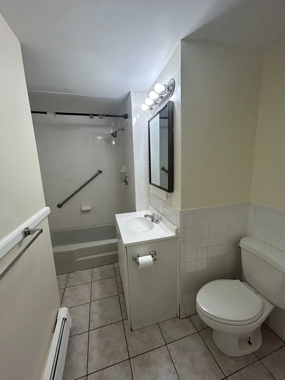 3 bed, 1 bath apartment for rent at 16 Peacevale Rd Unit 2, Dorchester — photo 6 of 8