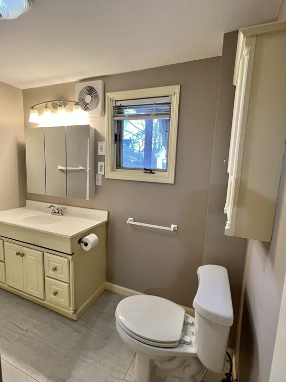 3 bed, 1 bath apartment for rent at 16 Pearl St Unit 1, North Weymouth — photo 8 of 16