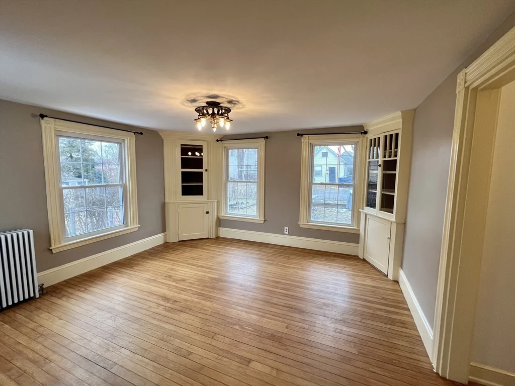 3 bed, 1 bath apartment for rent at 16 Pearl St Unit 1, North Weymouth — photo 3 of 16