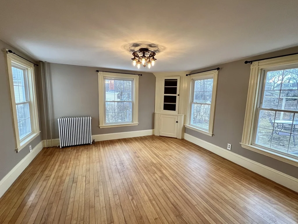 3 bed, 1 bath apartment for rent at 16 Pearl St Unit 1, North Weymouth — photo 4 of 16