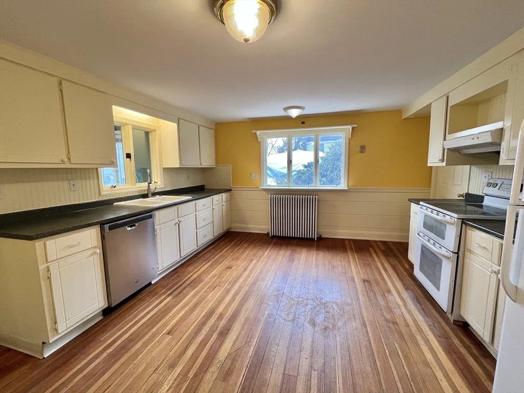 3 bed, 1 bath apartment for rent at 16 Pearl St Unit 1, North Weymouth — photo 5 of 16