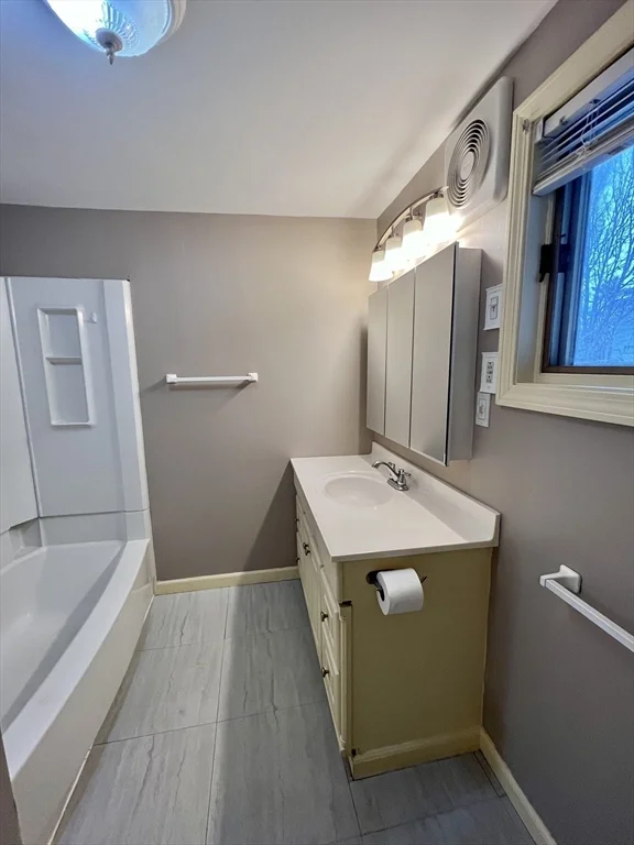 3 bed, 1 bath apartment for rent at 16 Pearl St Unit 1, North Weymouth — photo 9 of 16
