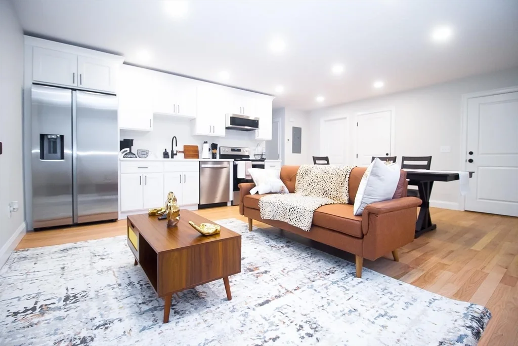 2 bed, 1 bath apartment for rent at 16 Peckham Ave Unit 1, Brockton — photo 3 of 10