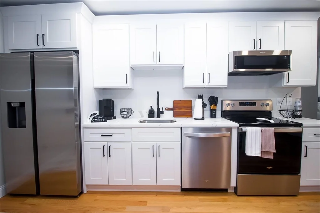 2 bed, 1 bath apartment for rent at 16 Peckham Ave Unit 1, Brockton — photo 5 of 10