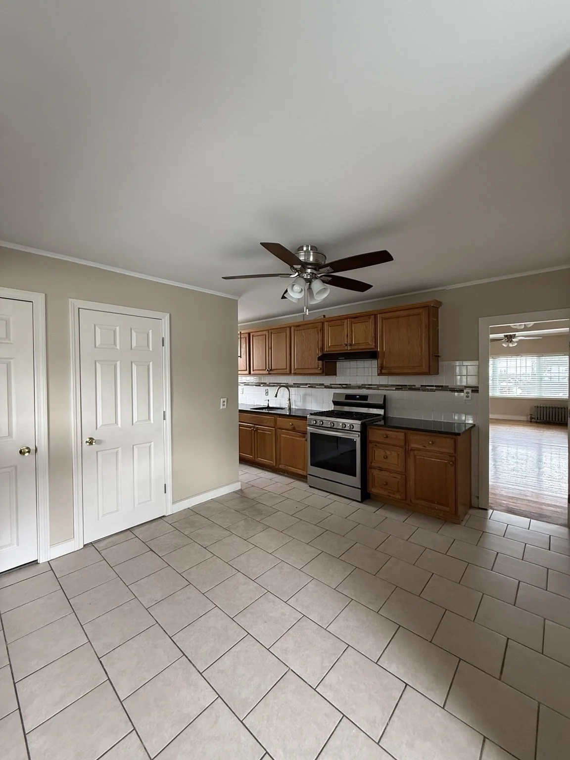 4 bed, 3 bath apartment for rent at 16 Phoebe, Lowell — photo 4 of 14
