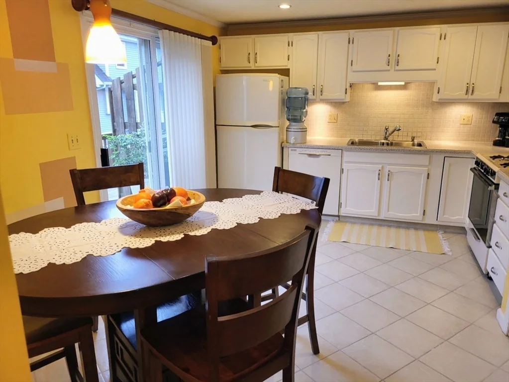 2 bed, 1 bath apartment for rent at 16 Pinecrest Village Unit 16, Hopkinton — photo 4 of 17