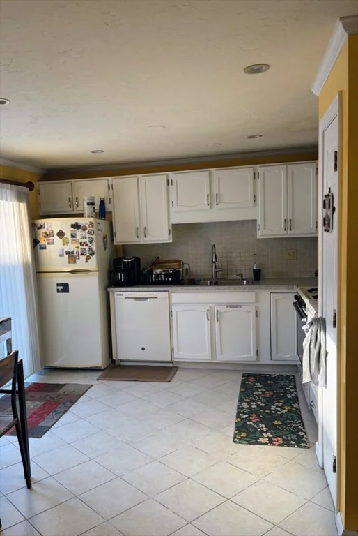 2 bed, 1 bath apartment for rent at 16 Pinecrest Village Unit 16, Hopkinton — photo 10 of 17