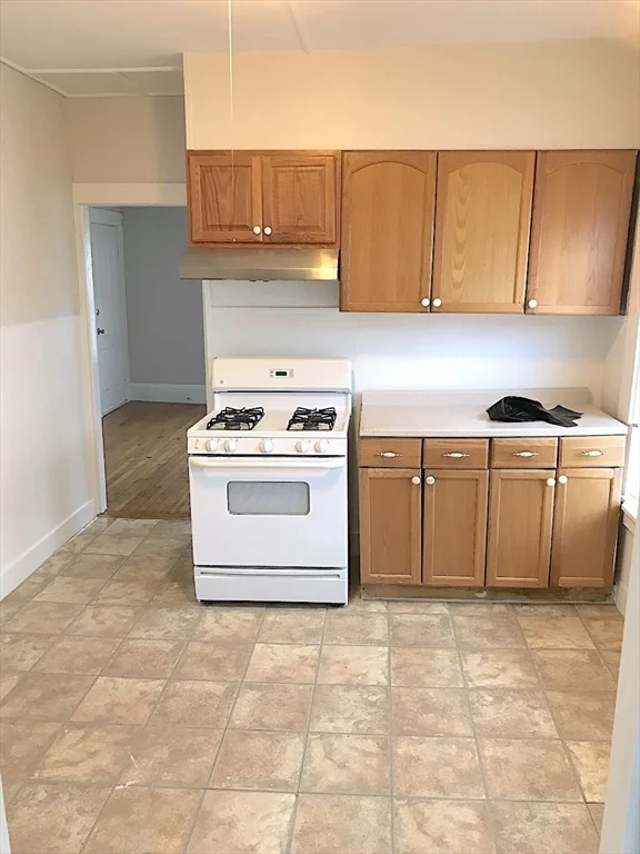 3 bed, 1 bath apartment for rent at 16 Pinkham Pl Unit 2, Lynn — photo 2 of 12