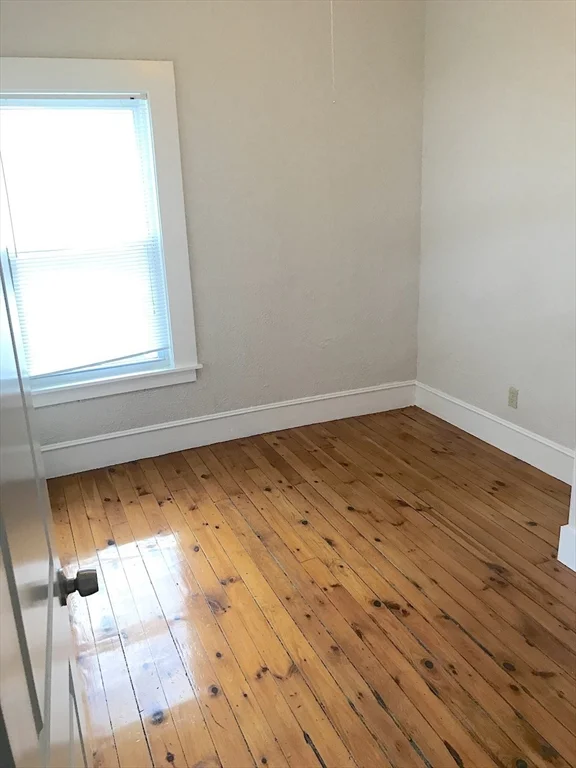 3 bed, 1 bath apartment for rent at 16 Pinkham Pl Unit 2, Lynn — photo 4 of 12