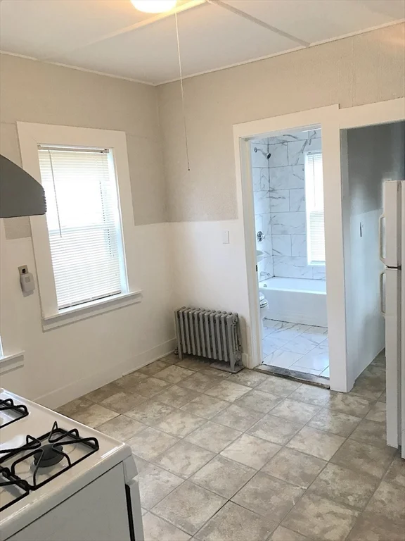 3 bed, 1 bath apartment for rent at 16 Pinkham Pl Unit 2, Lynn — photo 3 of 12