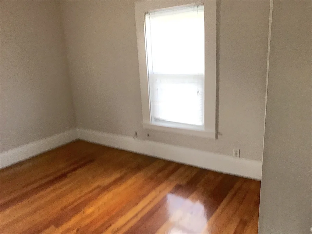 3 bed, 1 bath apartment for rent at 16 Pinkham Pl Unit 2, Lynn — photo 6 of 12