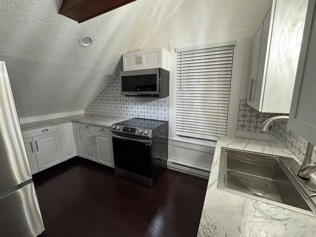 1 bed, 1 bath apartment for rent at 16 Pleasant St Unit B, Orange — photo 4 of 15
