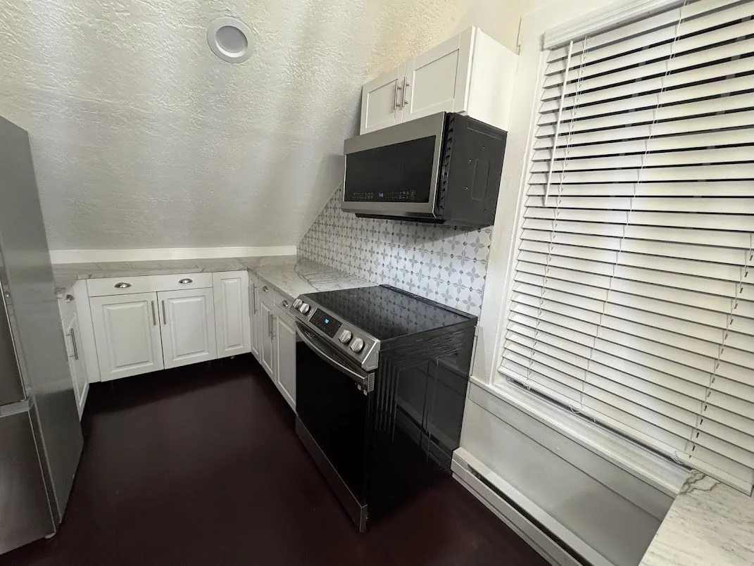 1 bed, 1 bath apartment for rent at 16 Pleasant St Unit B, Orange — photo 3 of 15