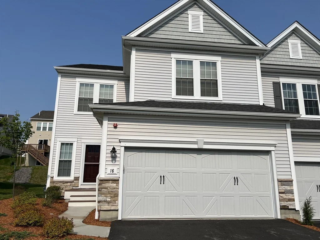 2 bed, 2 bath apartment for rent at 16 Poplar Ln Unit 16, Hopkinton — photo 1 of 9
